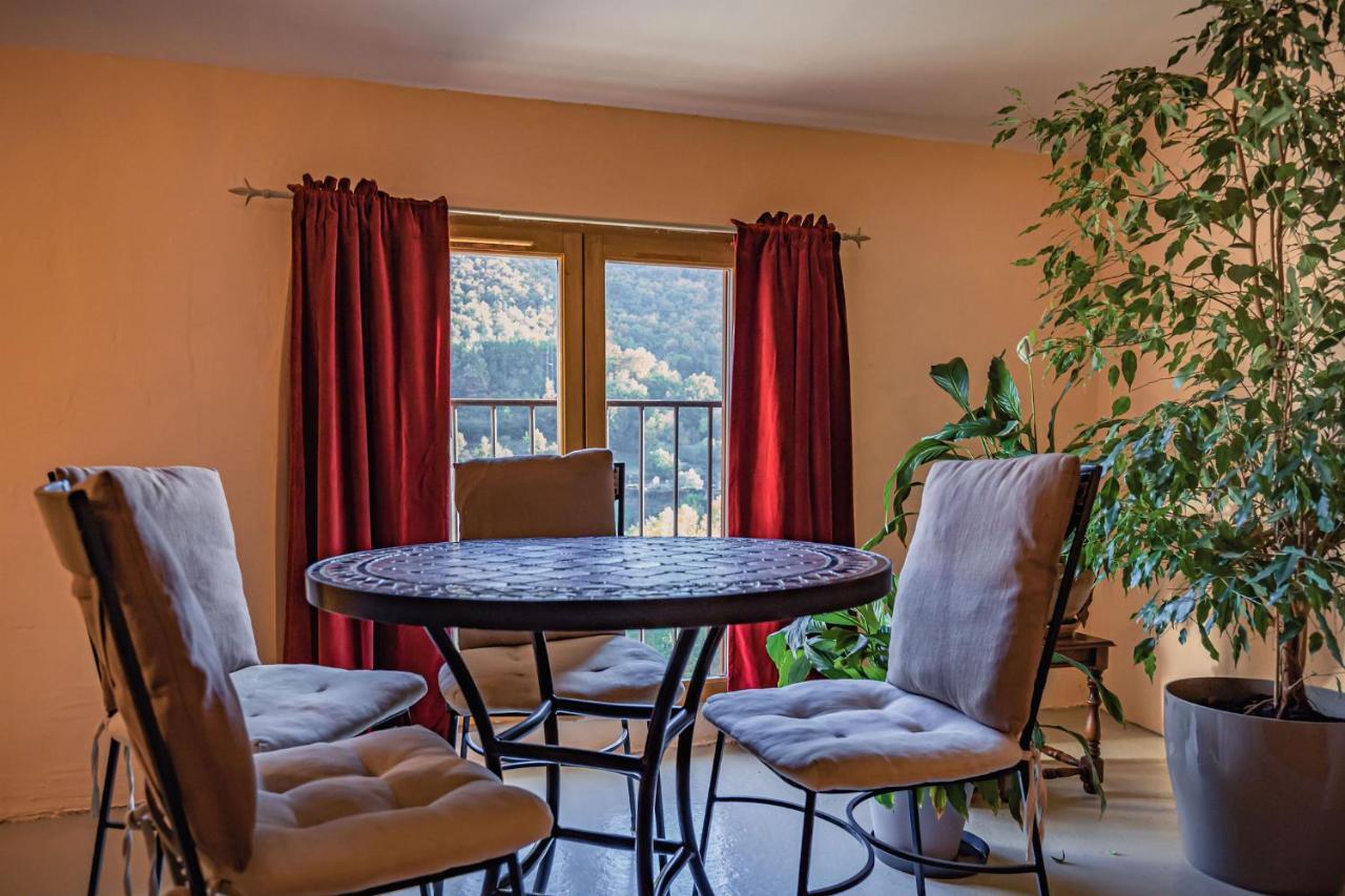 Sundrenched Relais De Poste In Serdinya Esterno foto