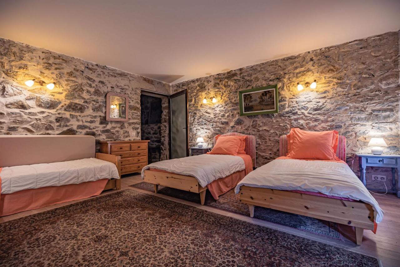 Sundrenched Relais De Poste In Serdinya Esterno foto